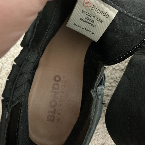 Blondo Waterproof Black Booties 7.5 W Winter Minimalist Quiet Luxury Classic - Picture 3 of 7